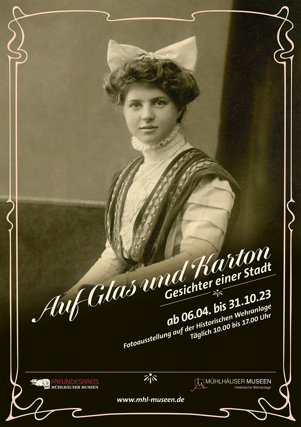 Platzhalter einer Ausstellung ohne Titelbild, roter Hintergrund