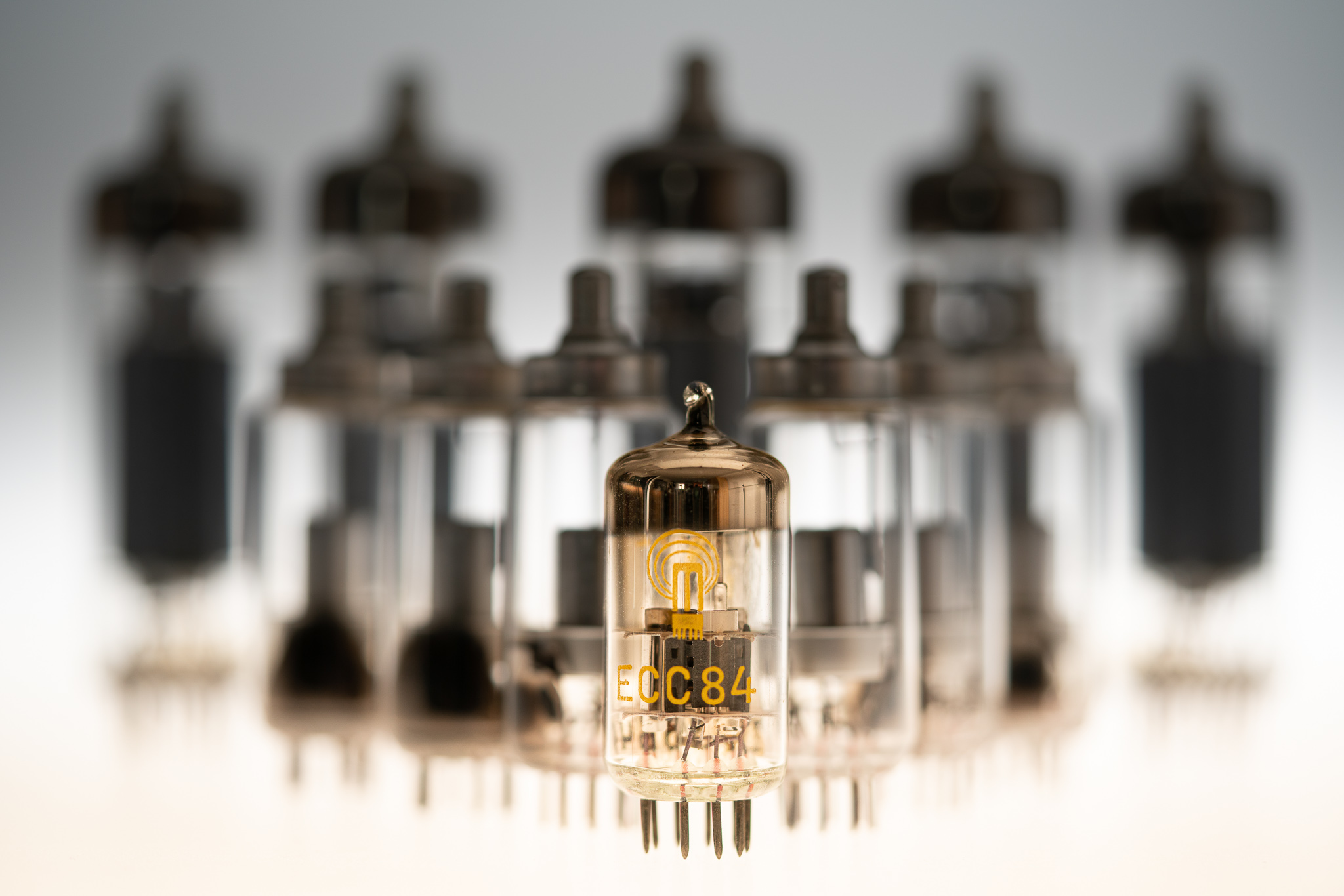 Platzhalter einer Ausstellung ohne Titelbild, roter Hintergrund